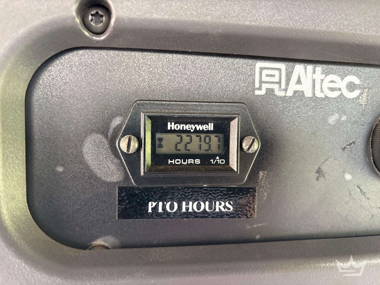 2014-freightliner-m2-106-image-65