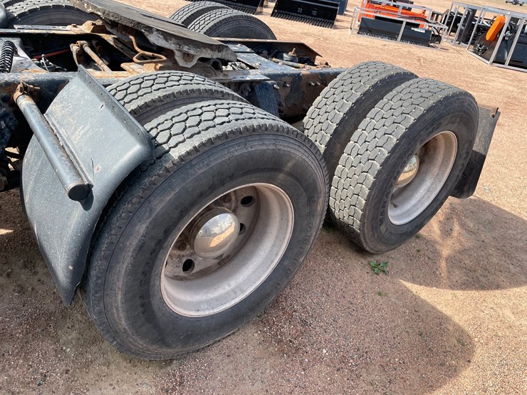 2014-peterbilt-579-image-17