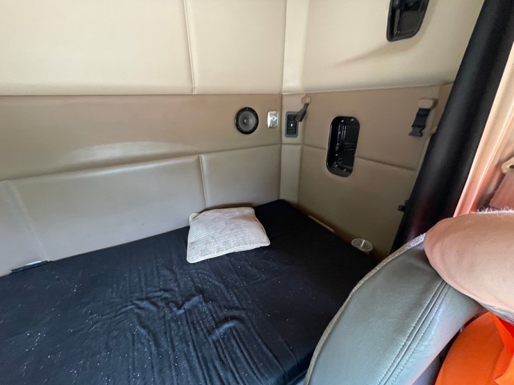 2016-kenworth-t680-image-68