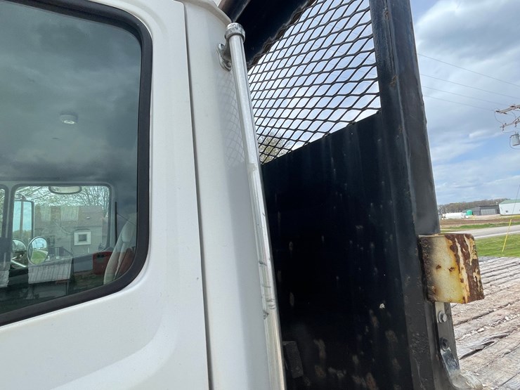 2002-freightliner-fl80-image-15