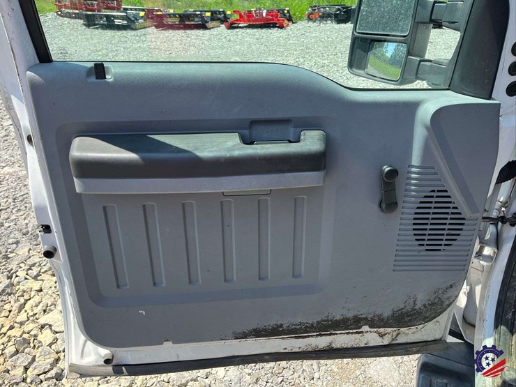 2016-ford-f550-image-52