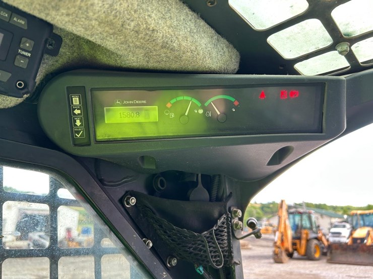 2018-deere-317g-image-22