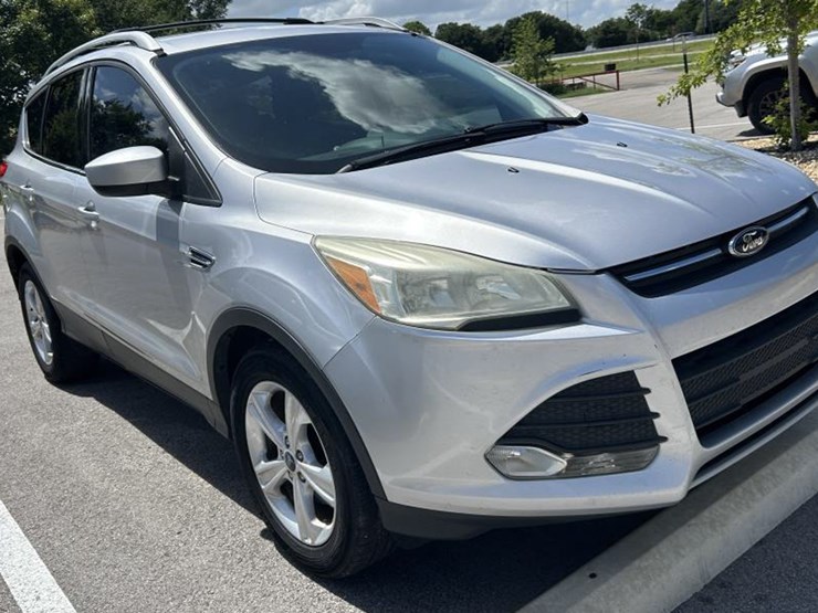 2015-ford-escape-se-image-3
