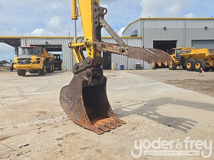 2017-komatsu-pc210-lc-11-image-18