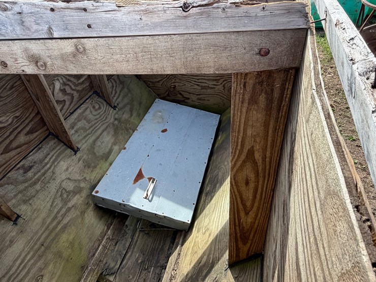 #5483-•-wooden-hay-feeder-image-6