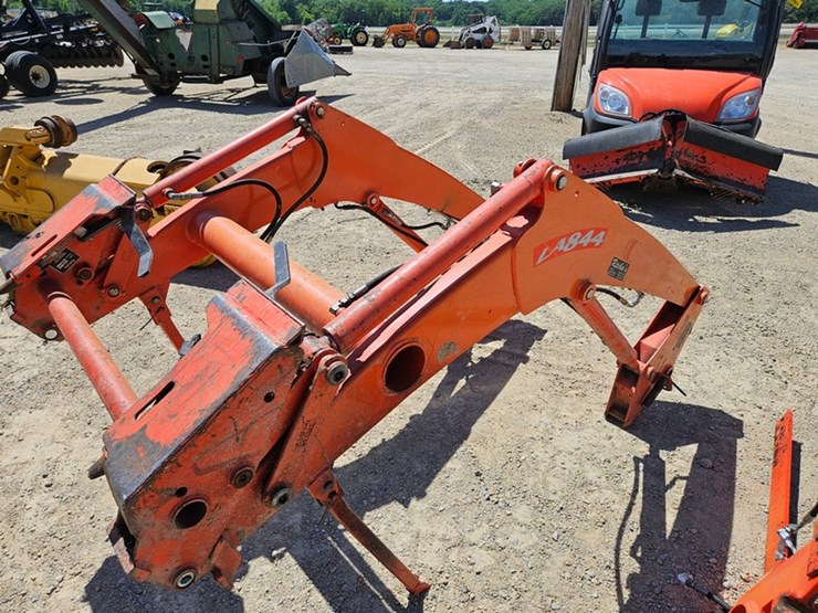 kubota-la844-image-12