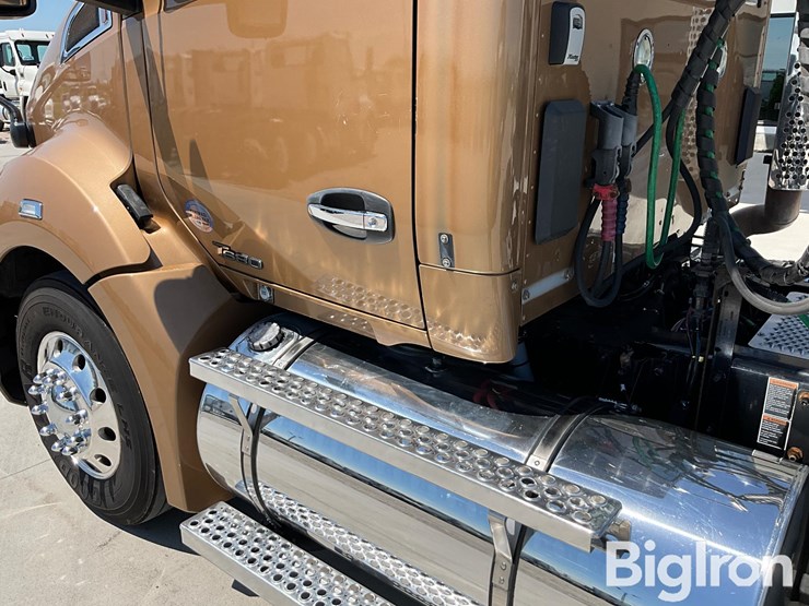 2022-kenworth-t680-image-18
