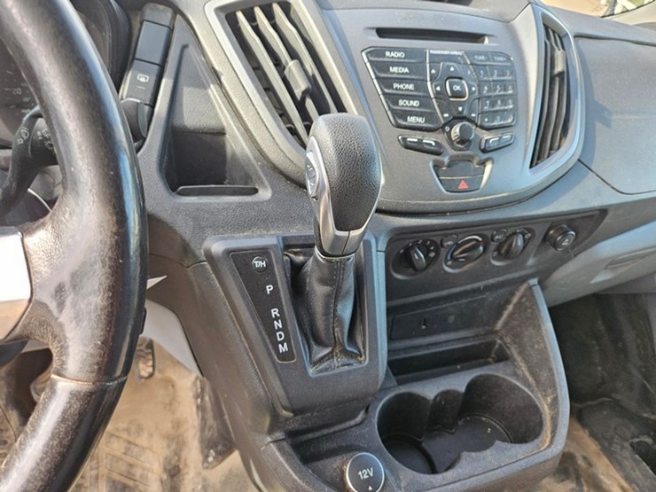 2017-ford-cargo-image-26