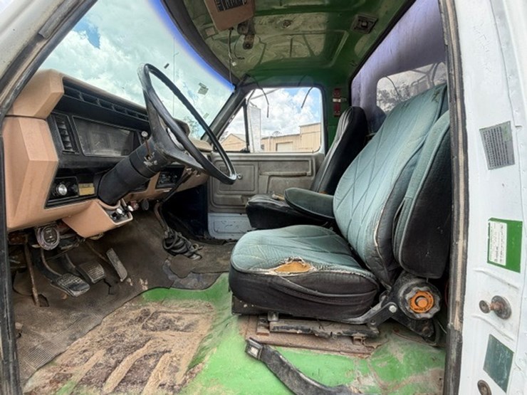 1984-ford-f600-image-38