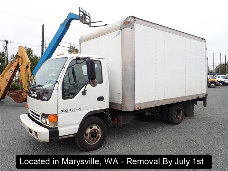 2004-isuzu-npr-image-1