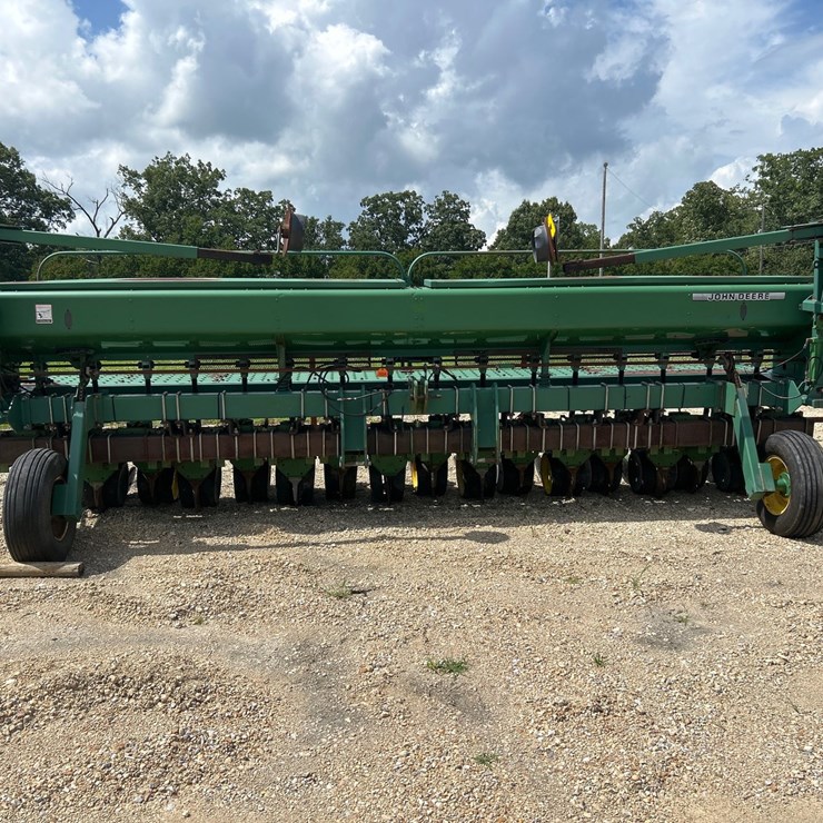 JOHN DEERE 1530