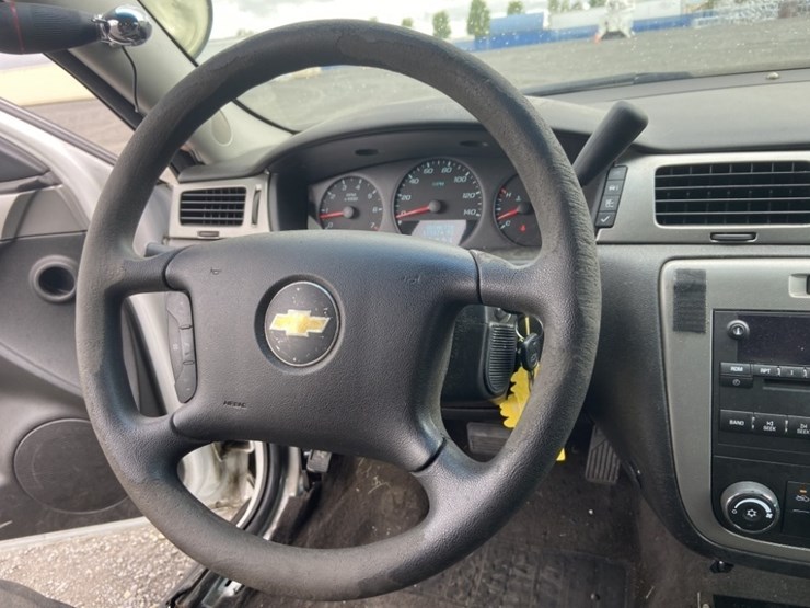 2013-chevrolet-impala-sedan-image-16