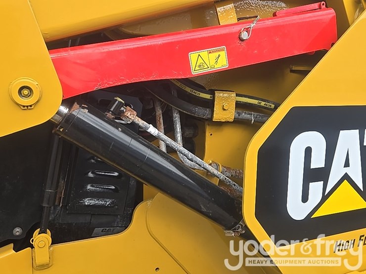 2018-caterpillar-262d-image-19