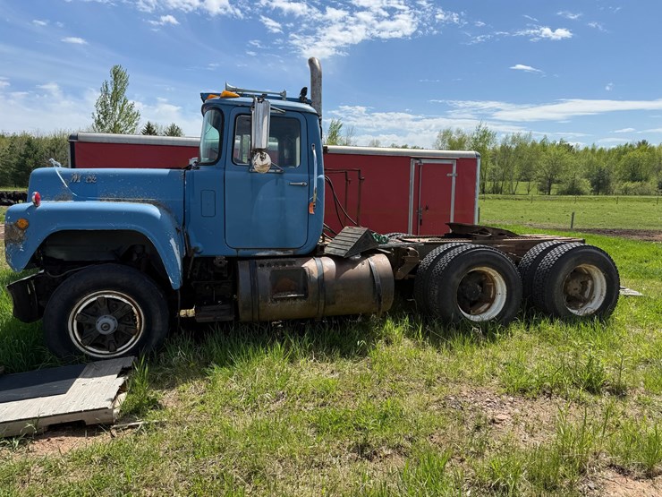 1984-mack-r686st-image-9