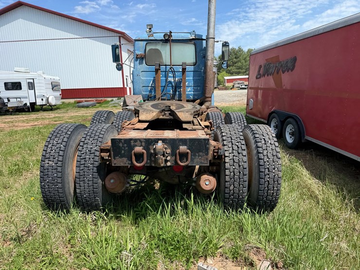 1984-mack-r686st-image-5