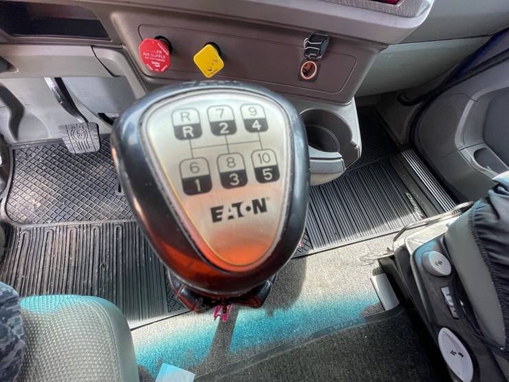 2015-kenworth-t680-image-56