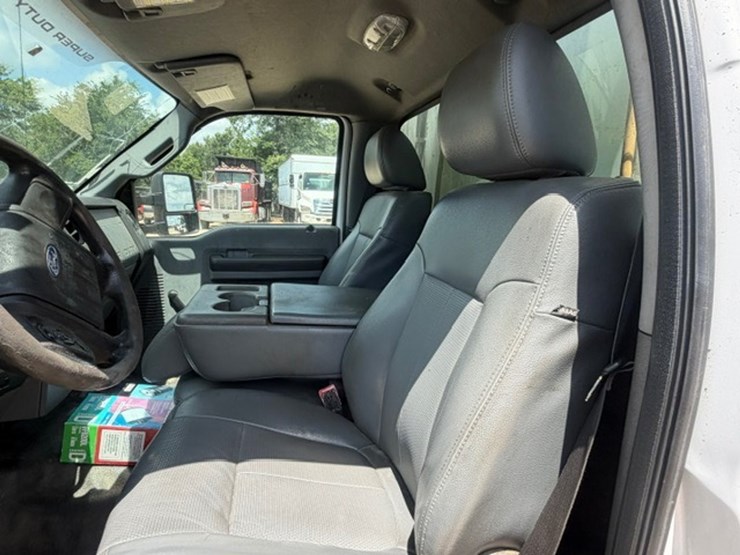 2013-ford-f550-image-43