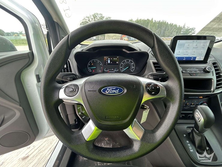 2022-ford-transit-connect-image-12