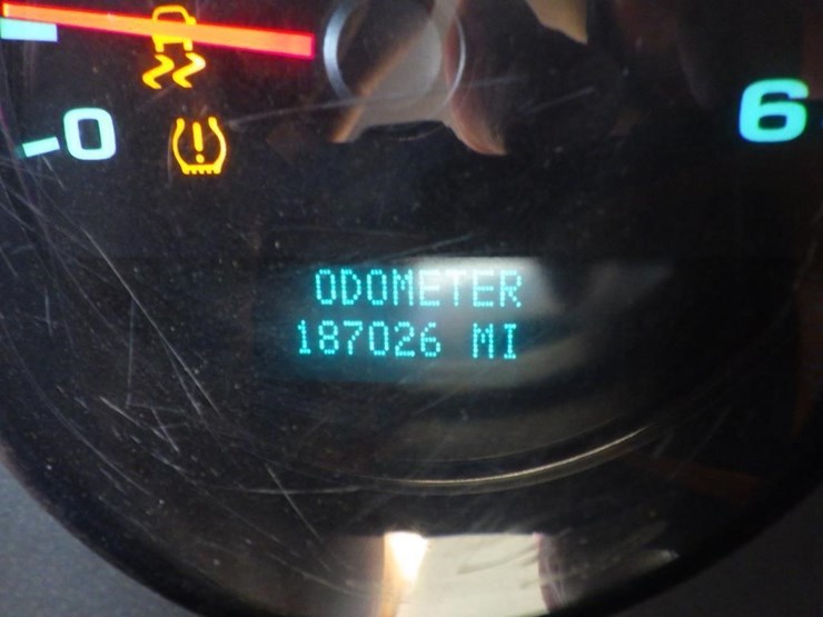 2013-chevrolet-2500hd-image-12