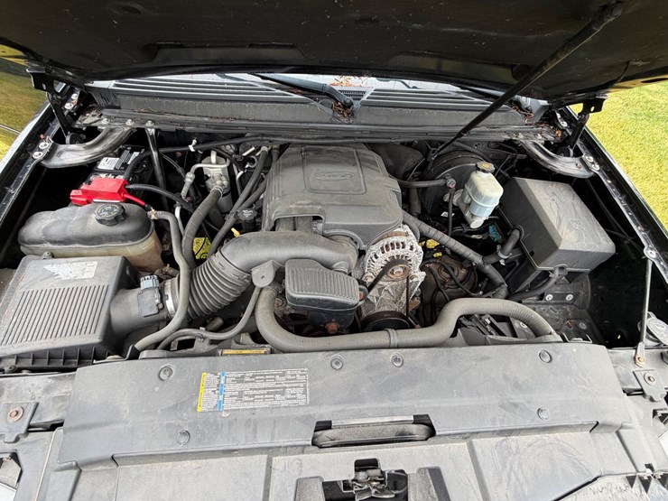 2010-chevrolet-tahoe-image-23