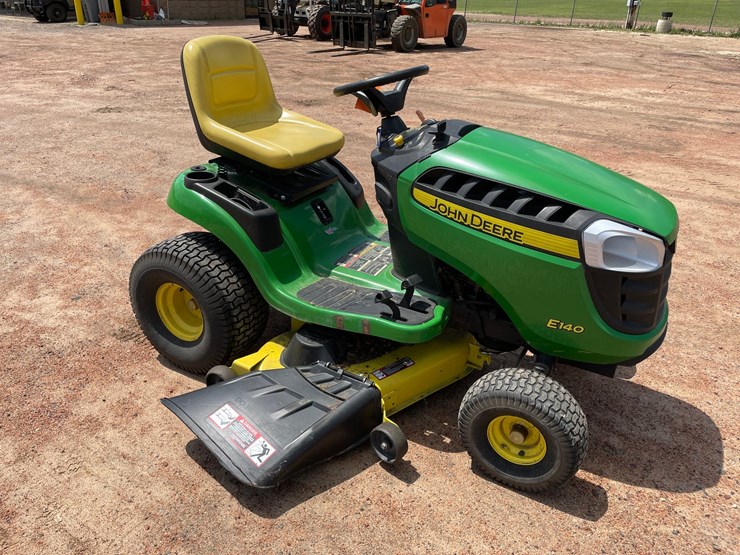 john-deere-e140-image-3
