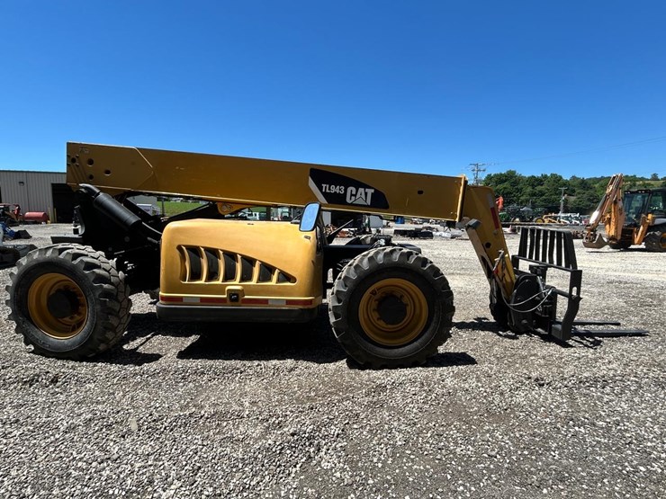caterpillar-tl943-image-5