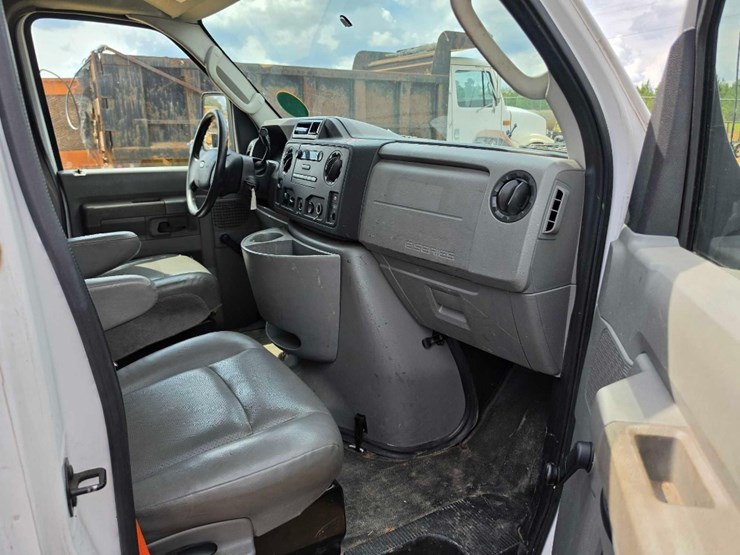 2015-ford-e350-image-7