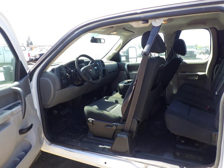 2013-chevrolet-2500hd-image-6