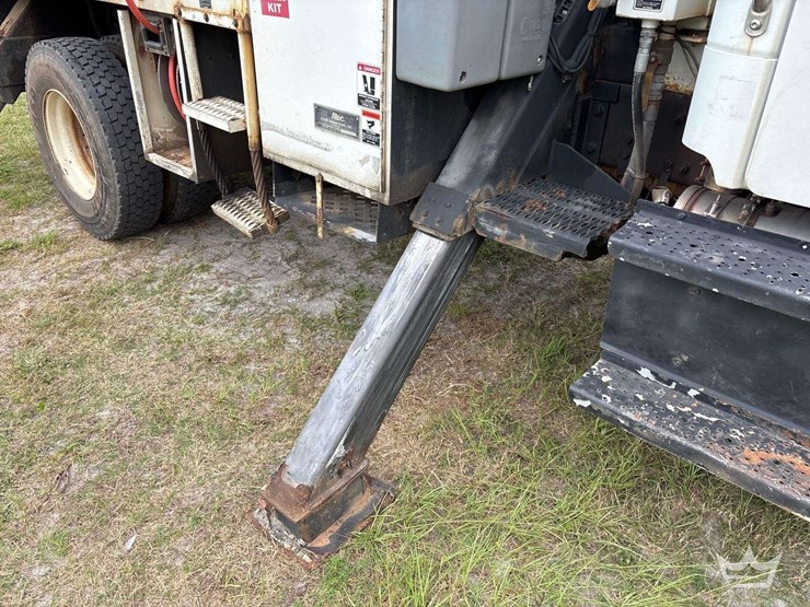 2014-freightliner-m2-106-image-39