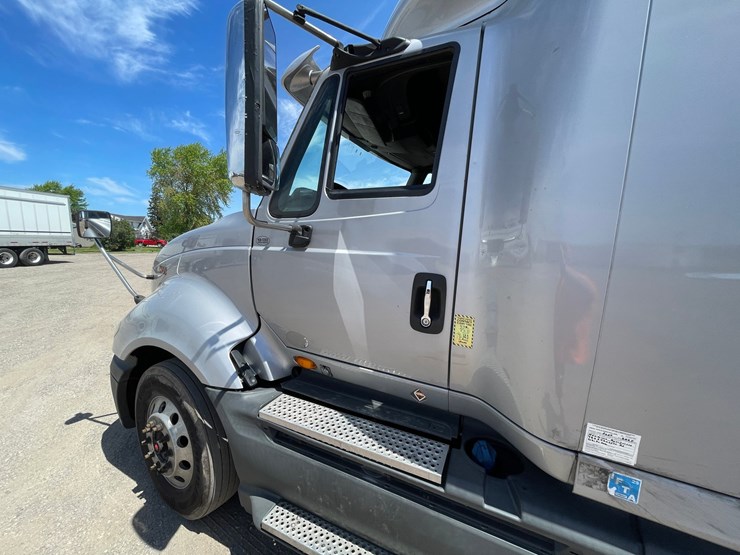 #304-•-2016-international-semi-tractor-(has-wi-title)-(denmark,wi)-image-13
