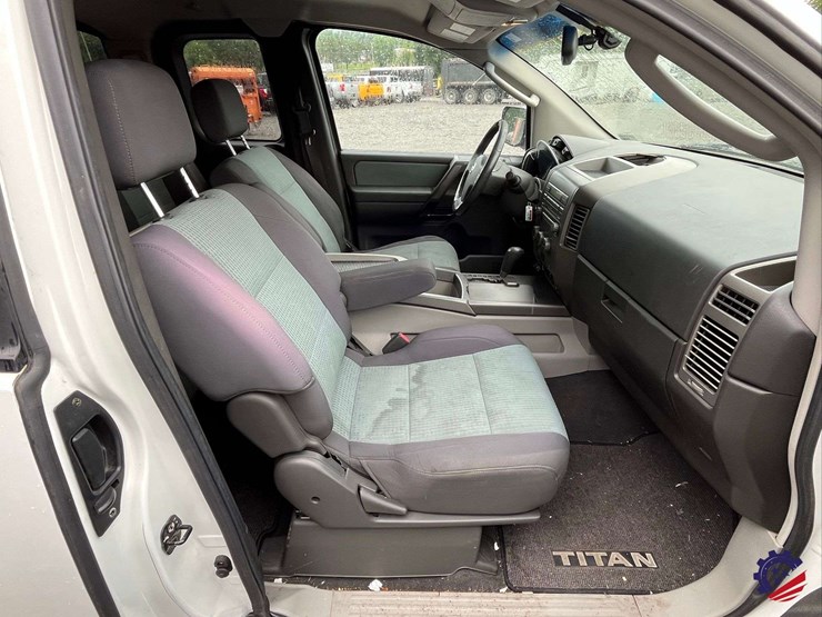 2004-nissan-titan-image-33