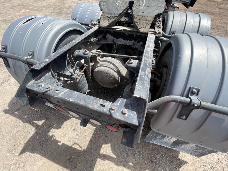 2016-kenworth-t680-image-27