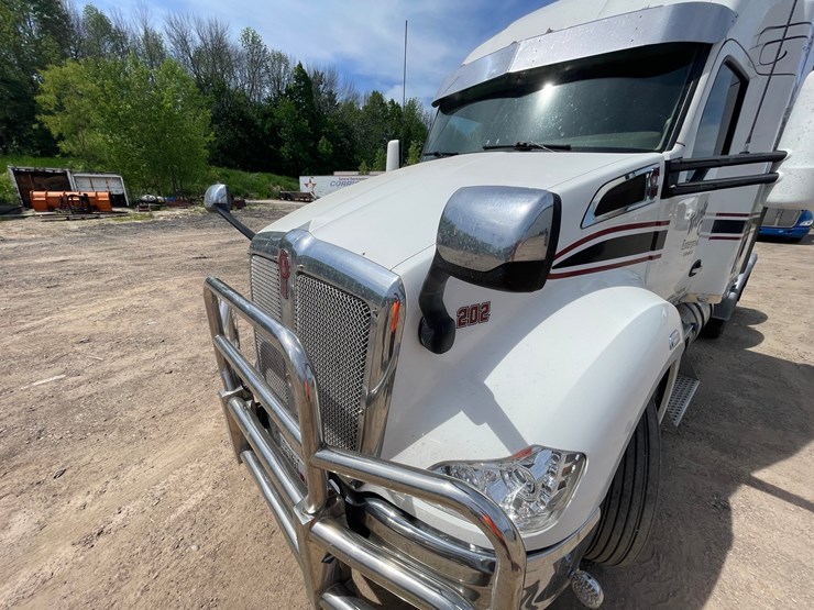 2016-kenworth-t680-image-55