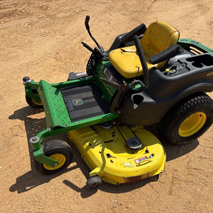 JOHN DEERE Z425