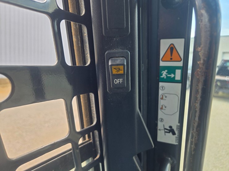 2020-bobcat-t770-image-39