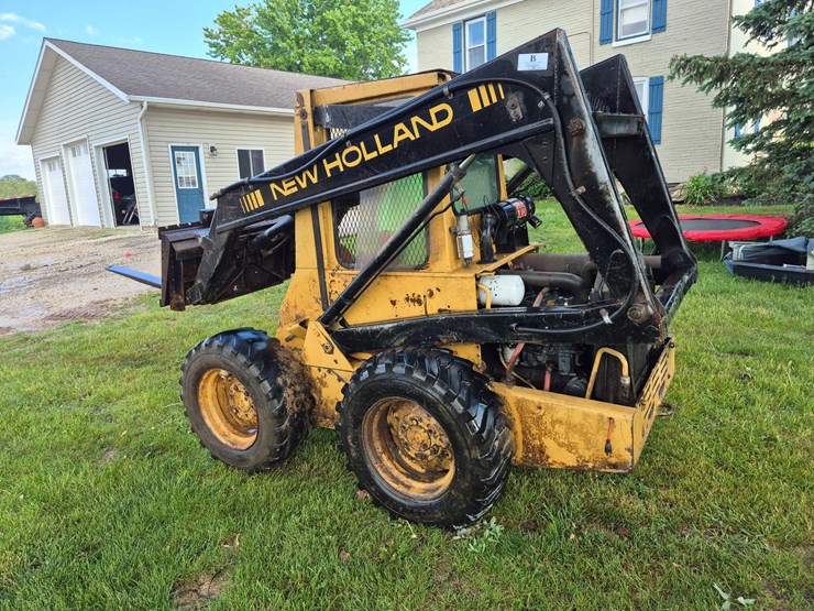 new-holland-l553-image-11