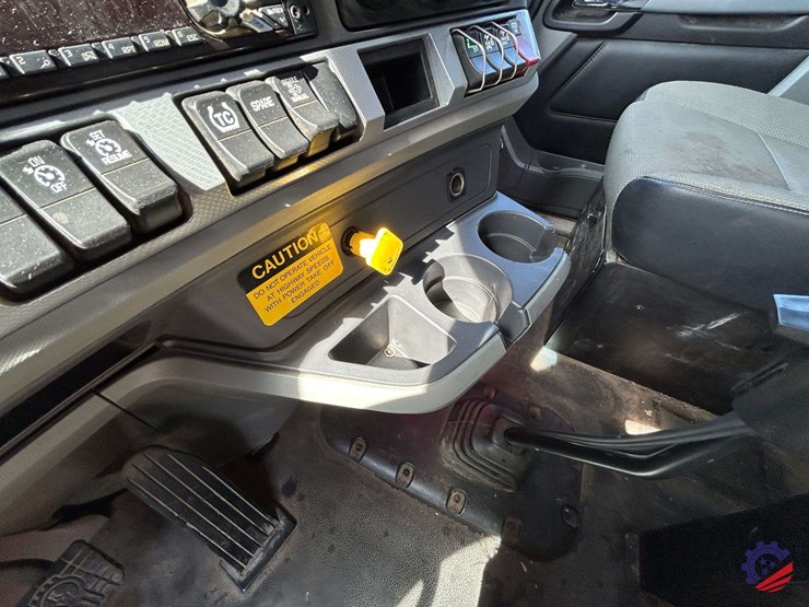 2020-kenworth-t880-image-74