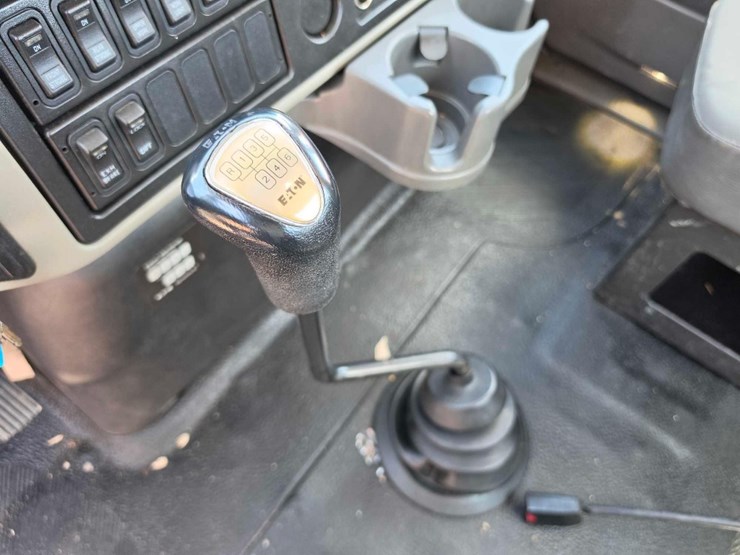 2016-international-durastar-4300-image-14
