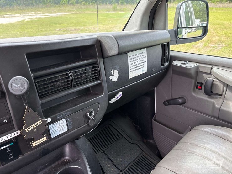 2013-chevrolet-express-2500-image-29