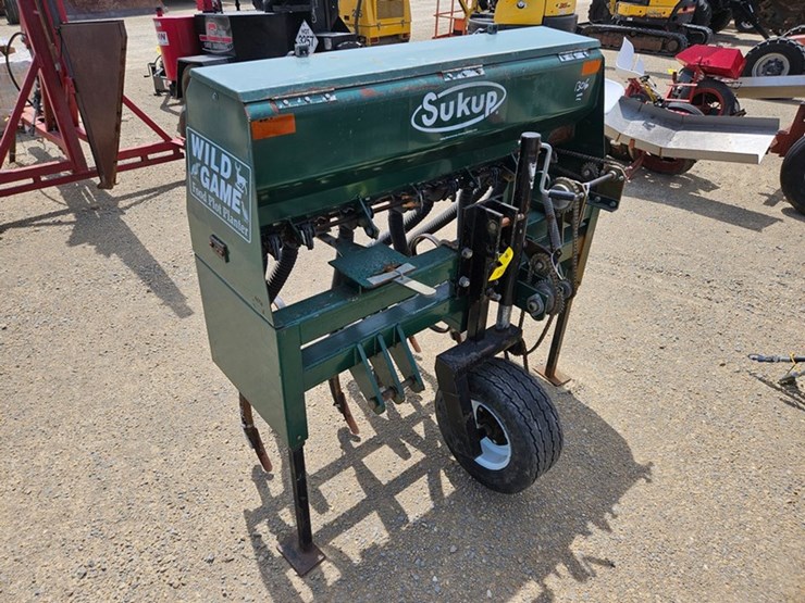 sukup-food-plot-planter-image-7