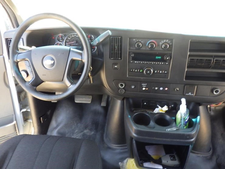 2016-chevrolet-express-3500-image-8