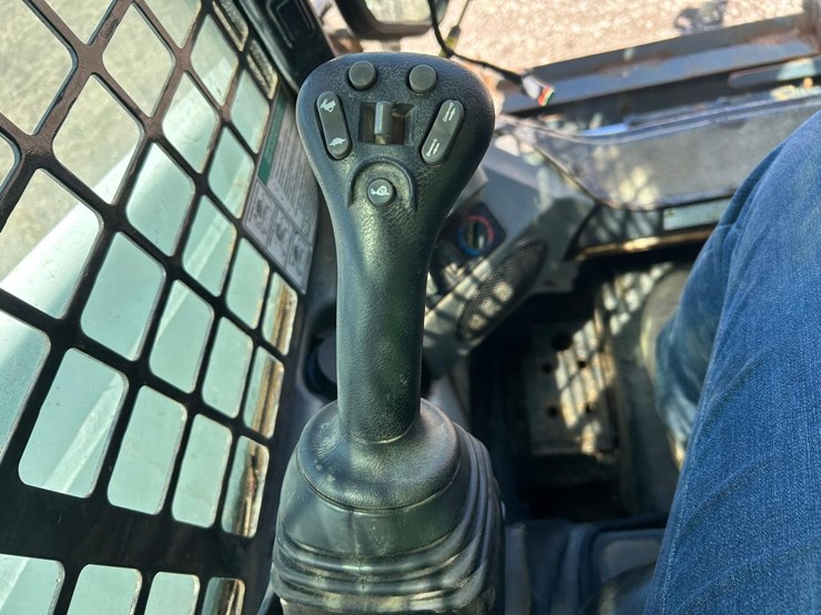 2019-bobcat-t450-image-24