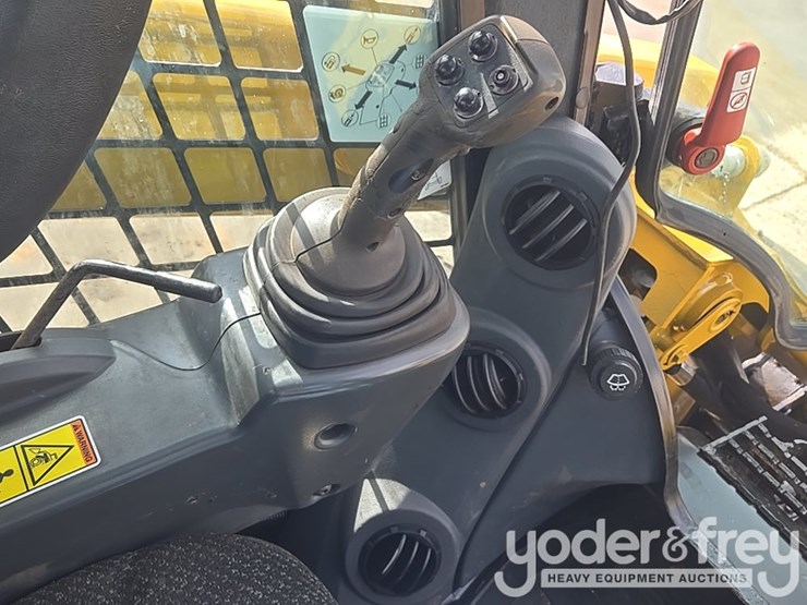 2018-caterpillar-262d-image-36