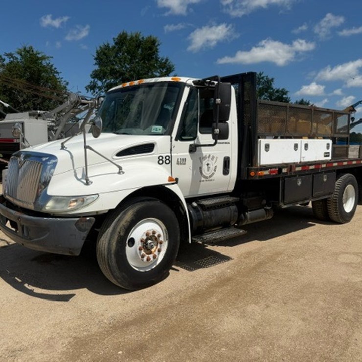 2002 INTERNATIONAL 4000