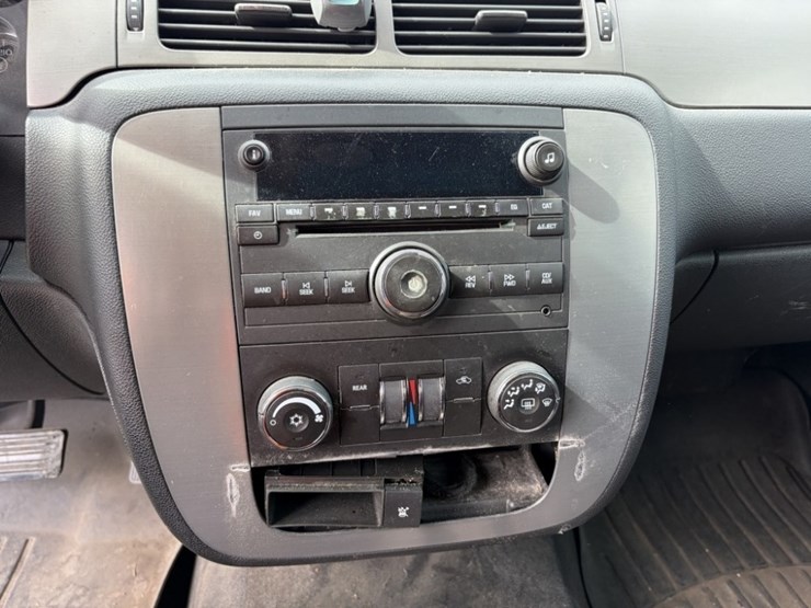 2010-chevrolet-tahoe-image-37
