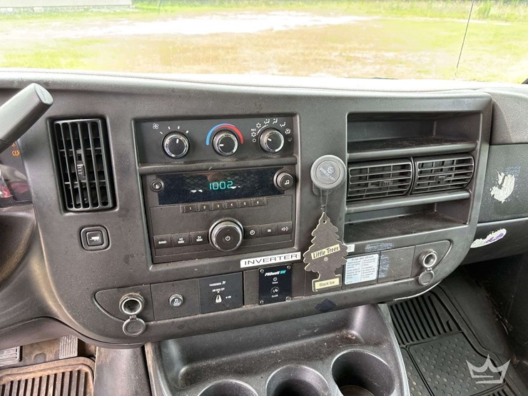 2013-chevrolet-express-2500-image-28