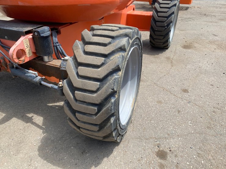 2012-jlg-600aj-image-30