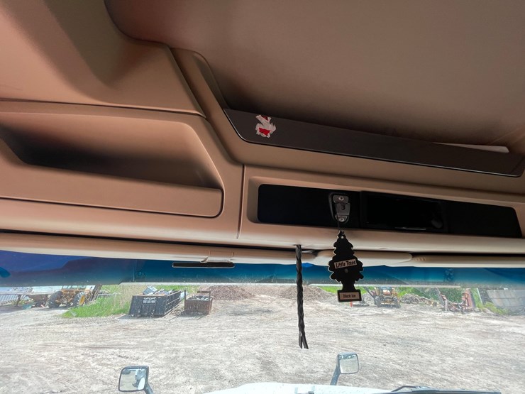 2016-kenworth-t680-image-63