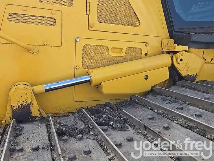 2018-komatsu-d61px-24-image-23