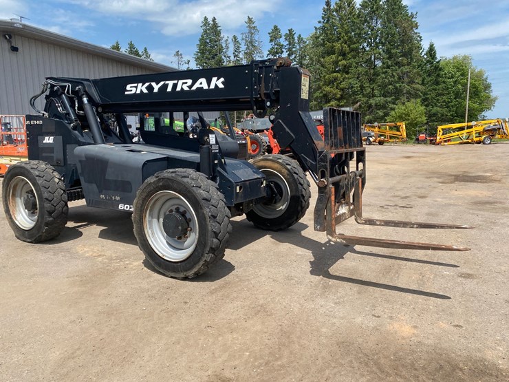 2019-sky-trak-6036-image-4